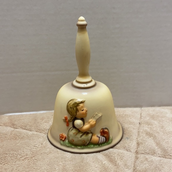 Hummel 1985 “Girl with sheet of Music” Annual Bell - Picture 1 of 9